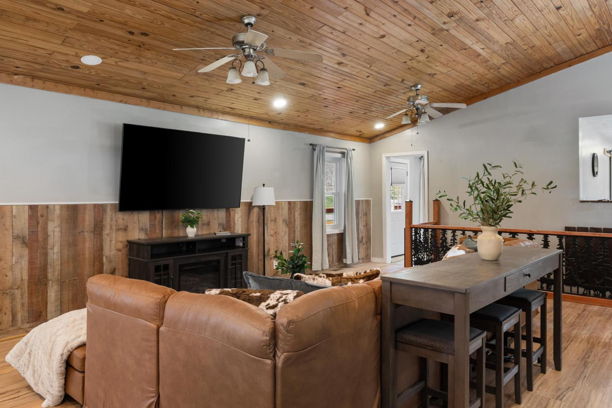 Spacious Cabin Near Hocking Hills And Caves With Hot Tub And Firepit Laurelville Exterior photo